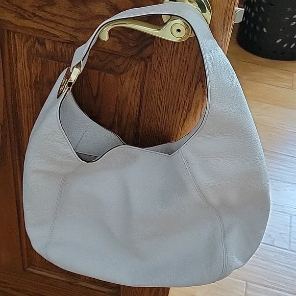 Michael Kors Elegant White Leather Hobo Bag - Picture 3 of 9